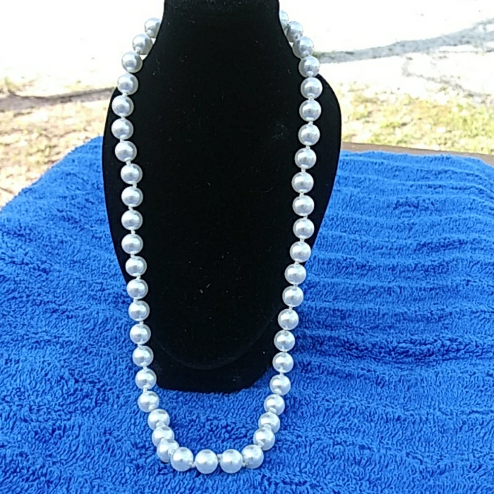 Very pretty pearl necklace